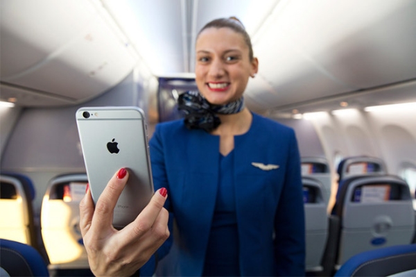 《美联航将向2.3万名空乘派发iPhone 6 Plus》