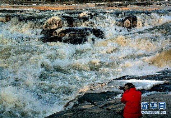 《自然奇观 |黄河壶口瀑布　出现「冰瀑玉壶」景观》