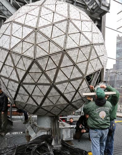 《疯跨年|纽约时代广场水晶球　你不知道的7个小秘密！》