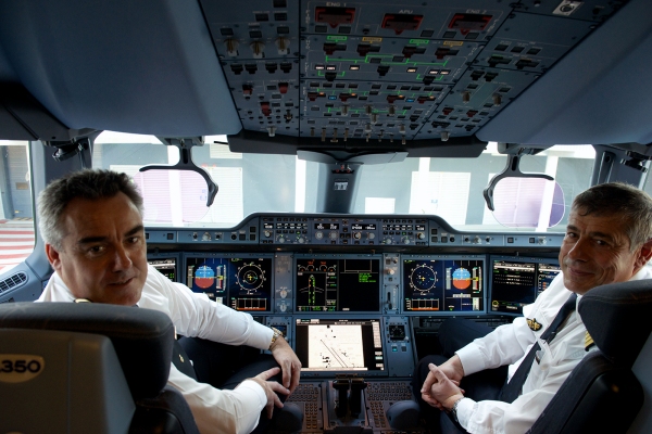 《乘机体验：卡塔尔航空首架A350演示飞行》