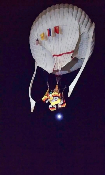 氦气球飞行员6天穿越太平洋 航程创历史记录