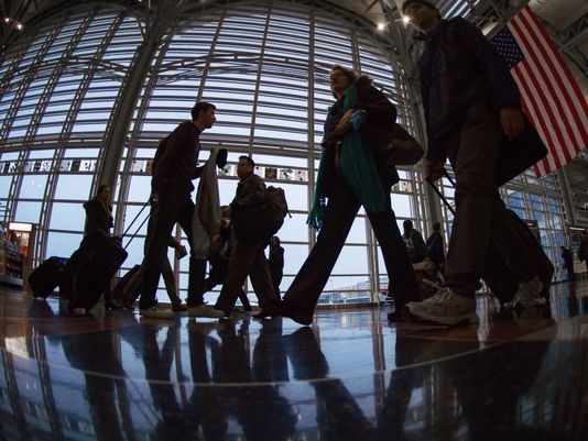 《TSA：美国所有机场员工将接受安检》