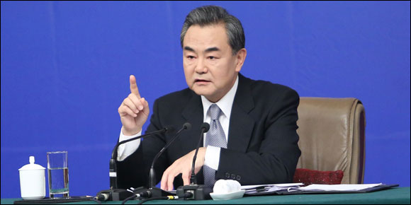 《外交部部长王毅：中国与加拿大将于9日起实施10年签证》