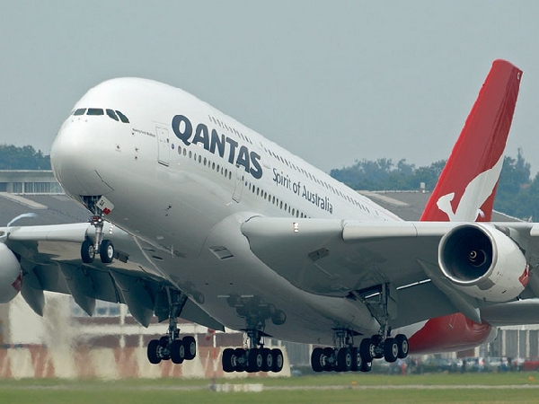 《澳航A380飞机定检时受损 将停飞6周进行维修》