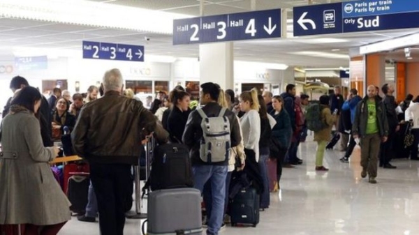 《法国空管罢工致15万旅客滞留 部分机场关闭》