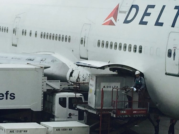 达美航空747在中国领空遭冰雹袭击受损