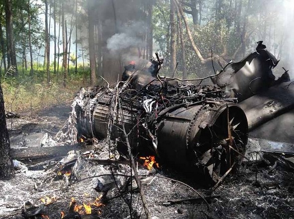 美国一架F16战斗机与塞斯纳空中相撞 两人死亡