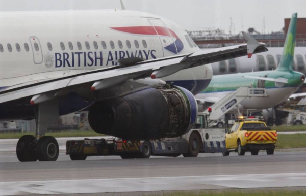 英航客机两引擎盖空中掉落 缘为机务修错飞机