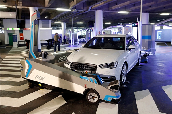 未来机场：机器人代客泊车信标技术指引方向