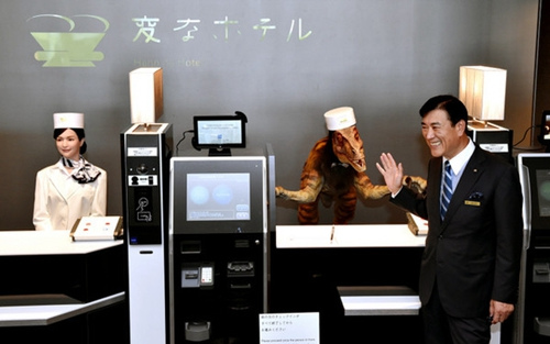 《日本超酷炫酒店：恐龙当前台 无人机来送餐(图)》