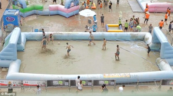 《七月韩国玩什么？美容泥浆节陪你嗨！》