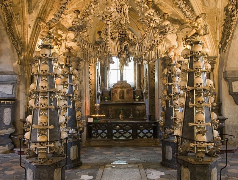 《捷克吓死人景点 骷髅堆砌的教堂》