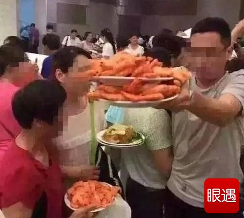 《中国游客泰国抢虾事件惊天逆转 亲历者叫冤枉》