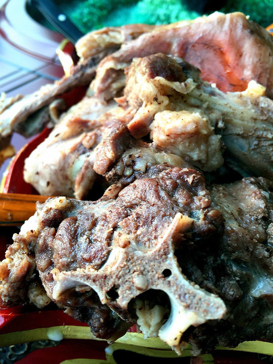 《草原美味 阿尔巴斯的铁锅炖羊肉》