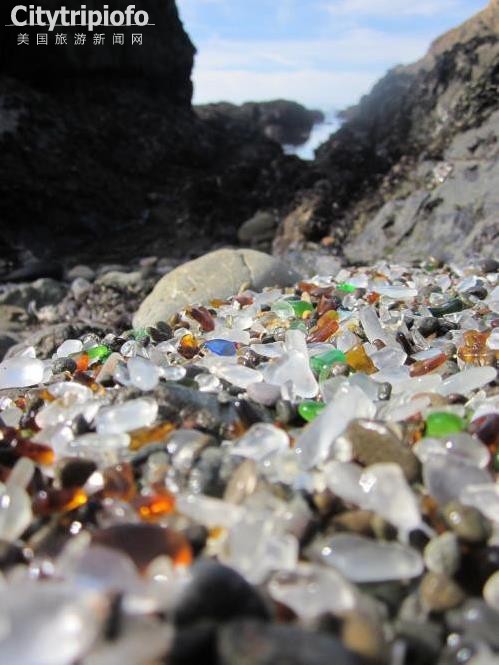 《美国北加州布拉格堡的玻璃海滩 Fort Bragg Glass Beach》