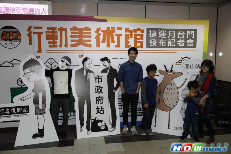 《捷运月台变好笑了！抬头让幽默插画陪你度过等车时光 》