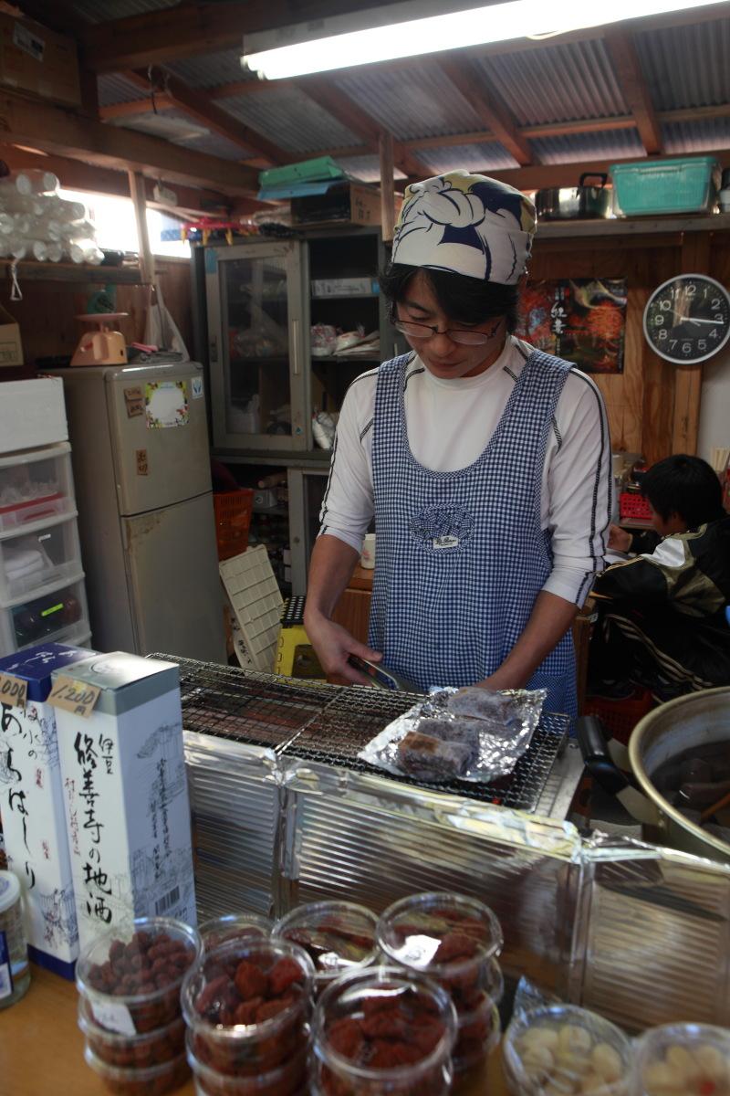 《日本红叶翩翩落！静冈修善寺　泡汤吃冰赏枫红》