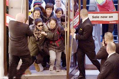 《外媒吐槽：中国游客已成国际话题》