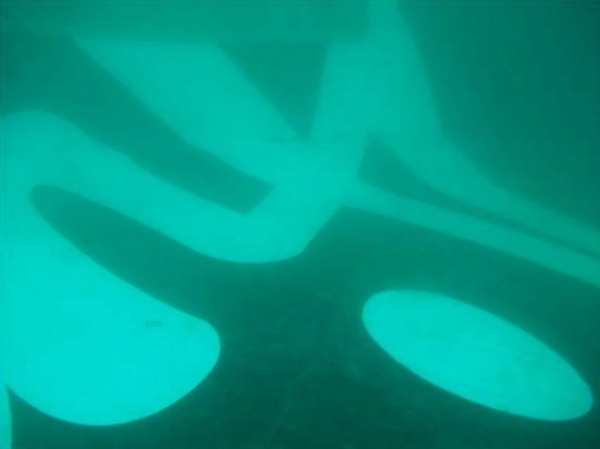 亚航残骸水下照片公布 黑匣子或埋泥沙中