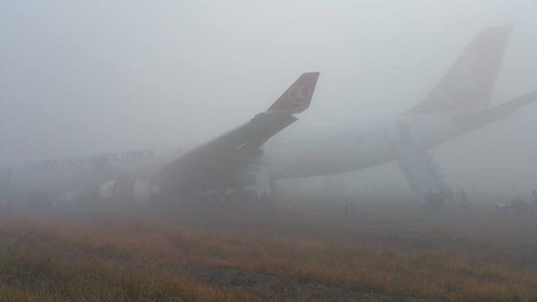 土耳其航空客机雾天降落冲出跑道　无人受伤