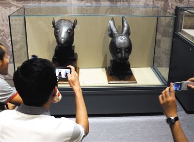 《法国奢侈品大亨无偿归还中国4件周朝文物(图)》