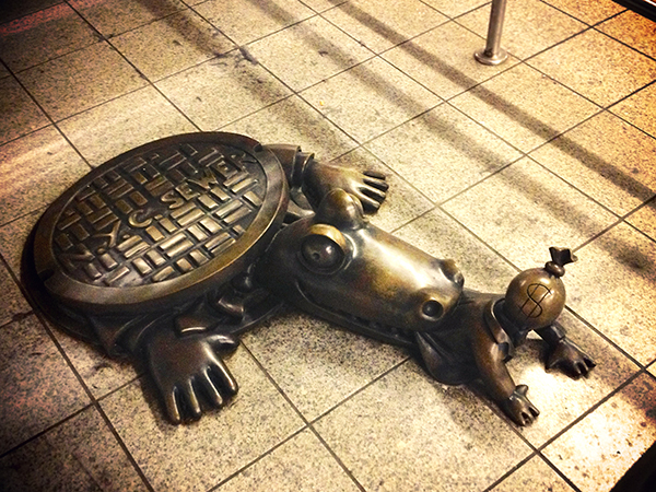 《纽约旅游体验百年地铁文化 小铜人的地铁人生LifeUnderground》