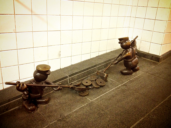 《纽约旅游体验百年地铁文化 小铜人的地铁人生LifeUnderground》