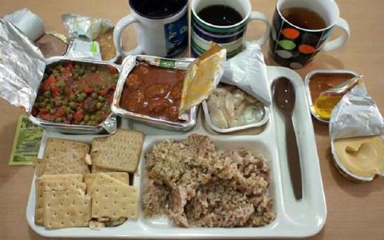 《各国军队食堂菜单，法国人爱吃罐头...》