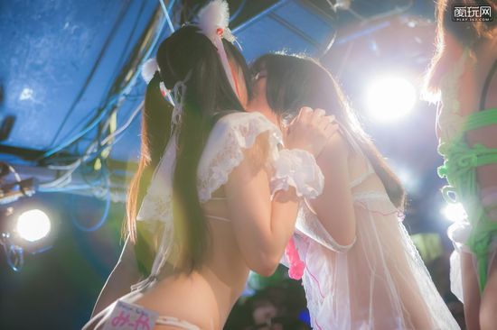 《日本旅游新玩法低腰聚会》