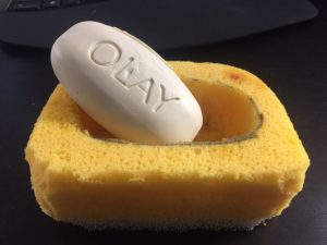 《DIY海绵肥皂盒 告别藏污纳垢》