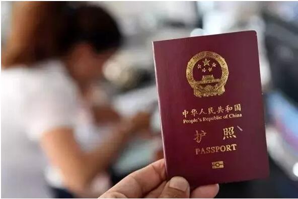 《为什么华人回国 遭美海关拦截拒出境》