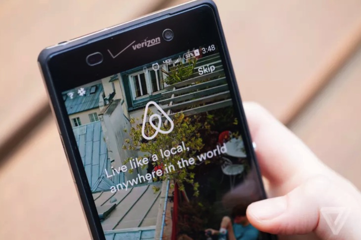 《Airbnb 在美国还能预约餐馆了》